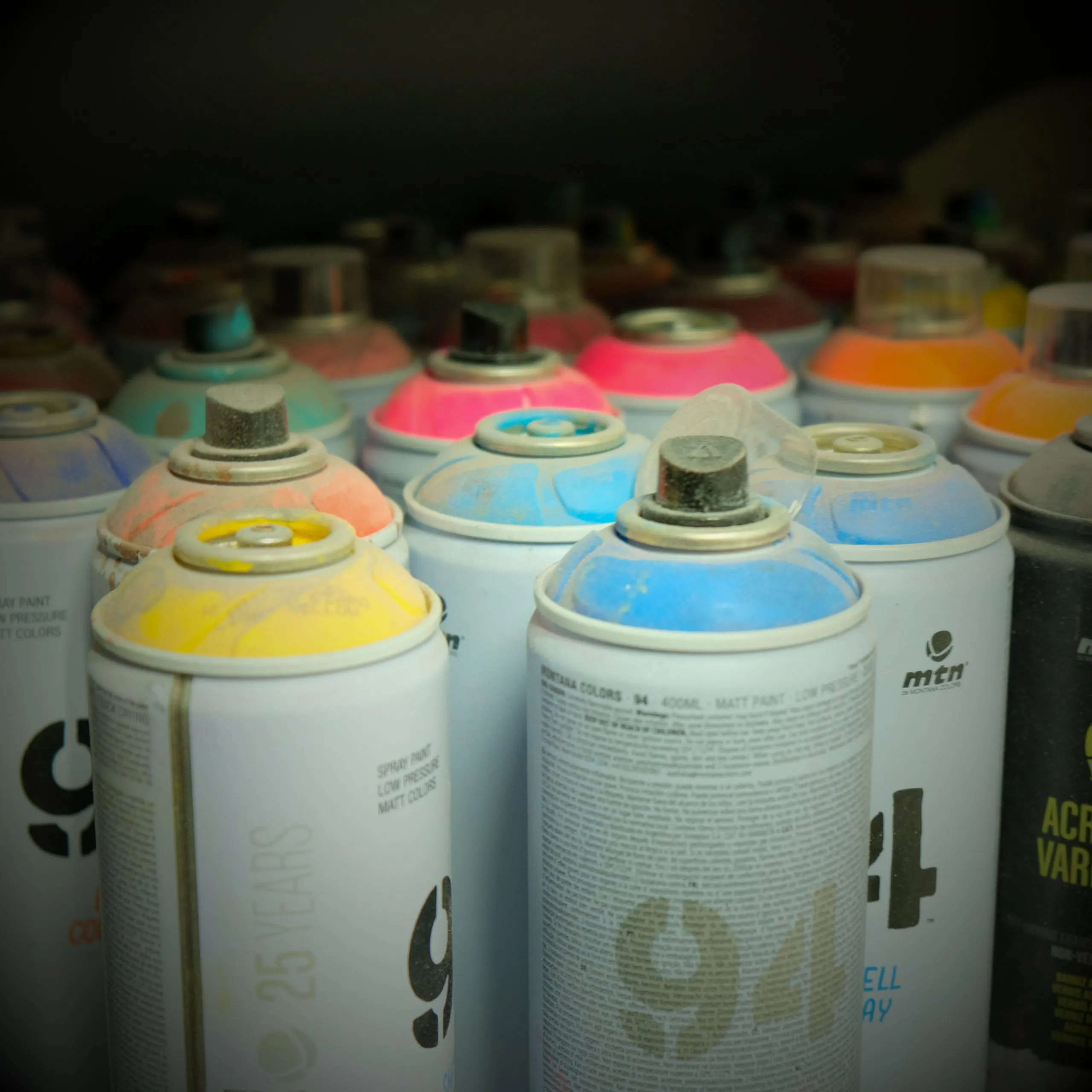 Bombes de peinture pour la personnalisation des planches – couleurs et artwork custom